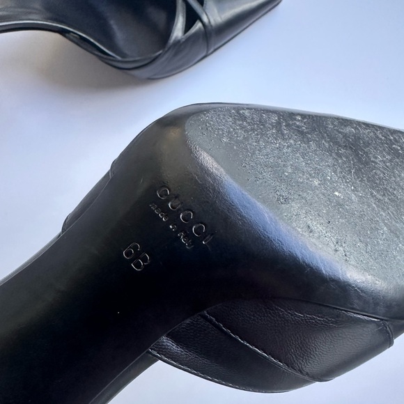 GUCCI vintage kitten heels ,GG gold charm. - Picture 9 of 12